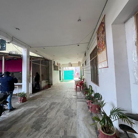 Shree Krishna Garden Hotell Jhusi Exteriör bild