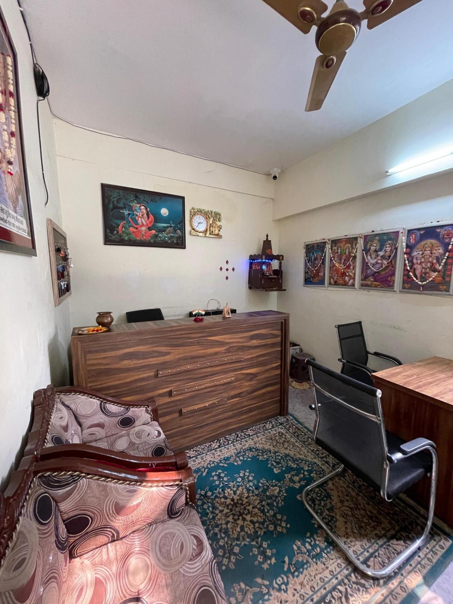 Shree Krishna Garden Hotell Jhusi Exteriör bild