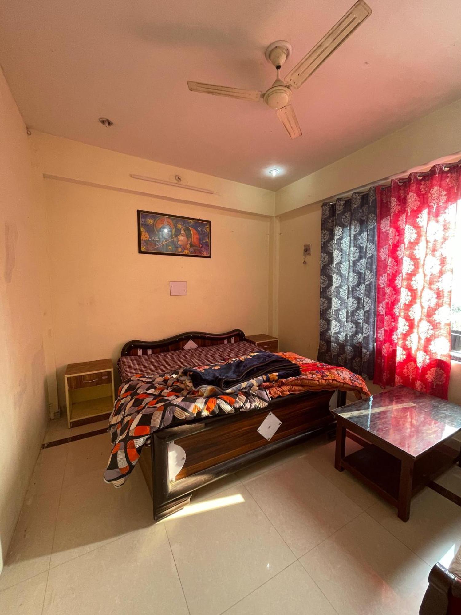 Shree Krishna Garden Hotell Jhusi Exteriör bild
