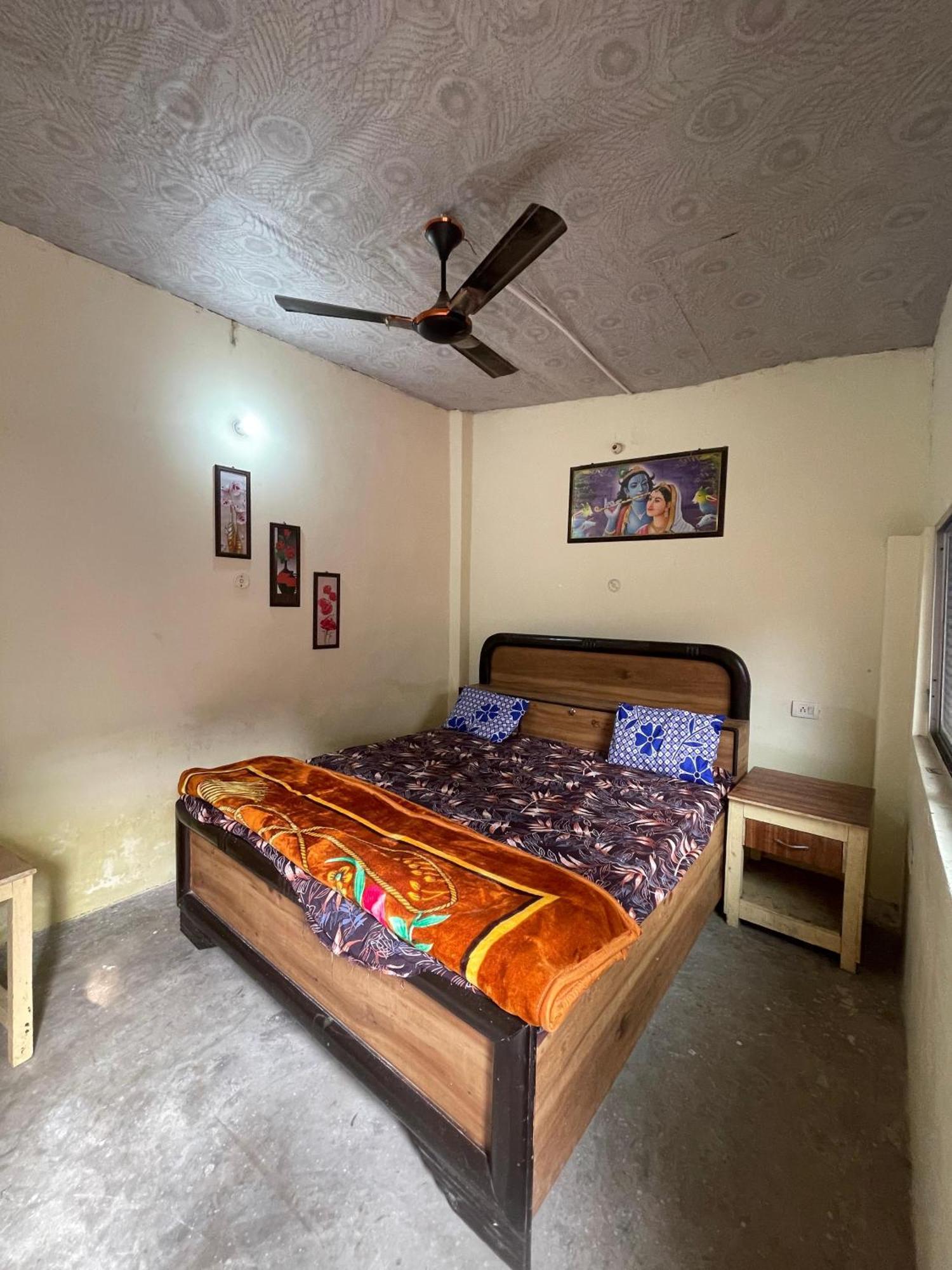 Shree Krishna Garden Hotell Jhusi Exteriör bild