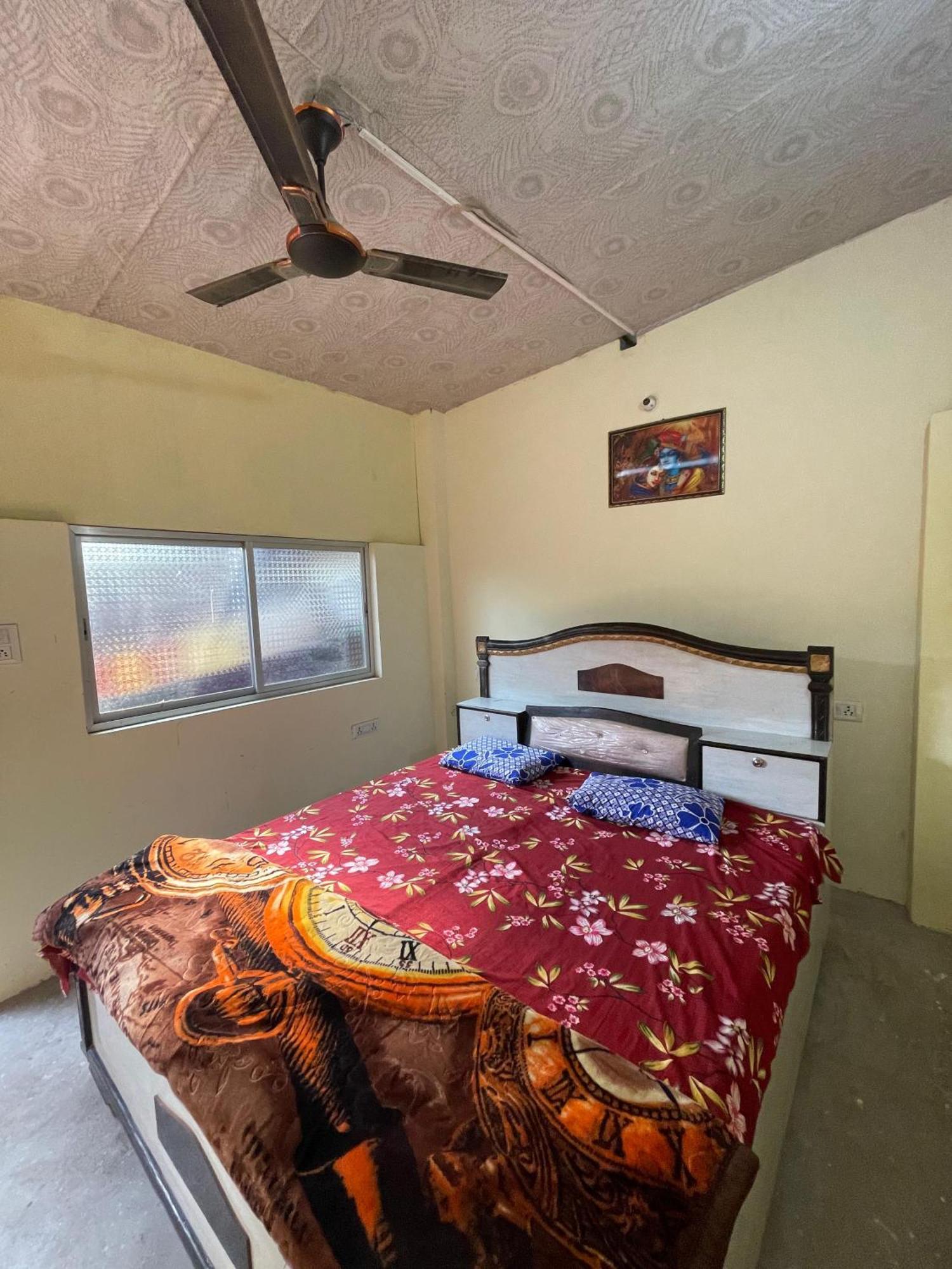 Shree Krishna Garden Hotell Jhusi Exteriör bild