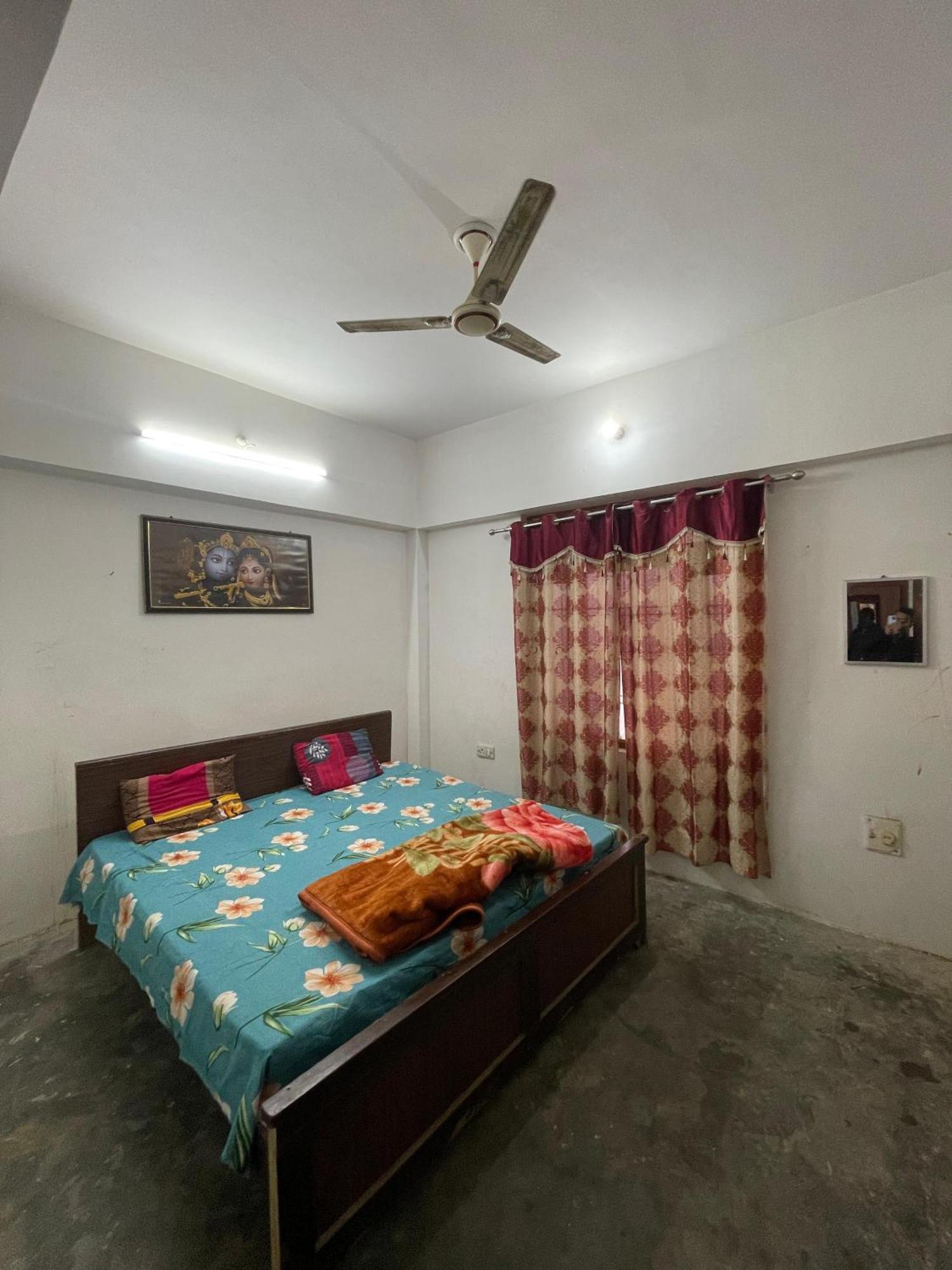 Shree Krishna Garden Hotell Jhusi Exteriör bild