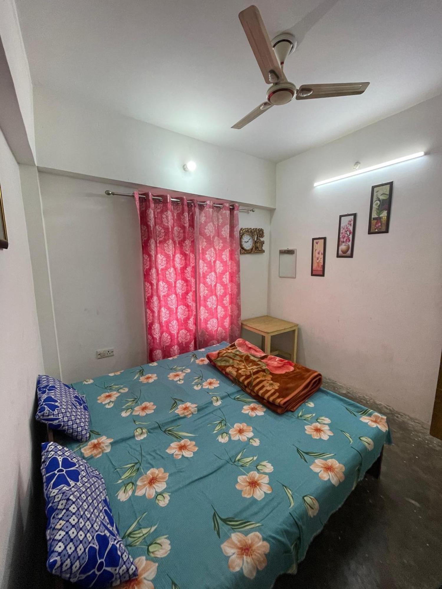 Shree Krishna Garden Hotell Jhusi Exteriör bild