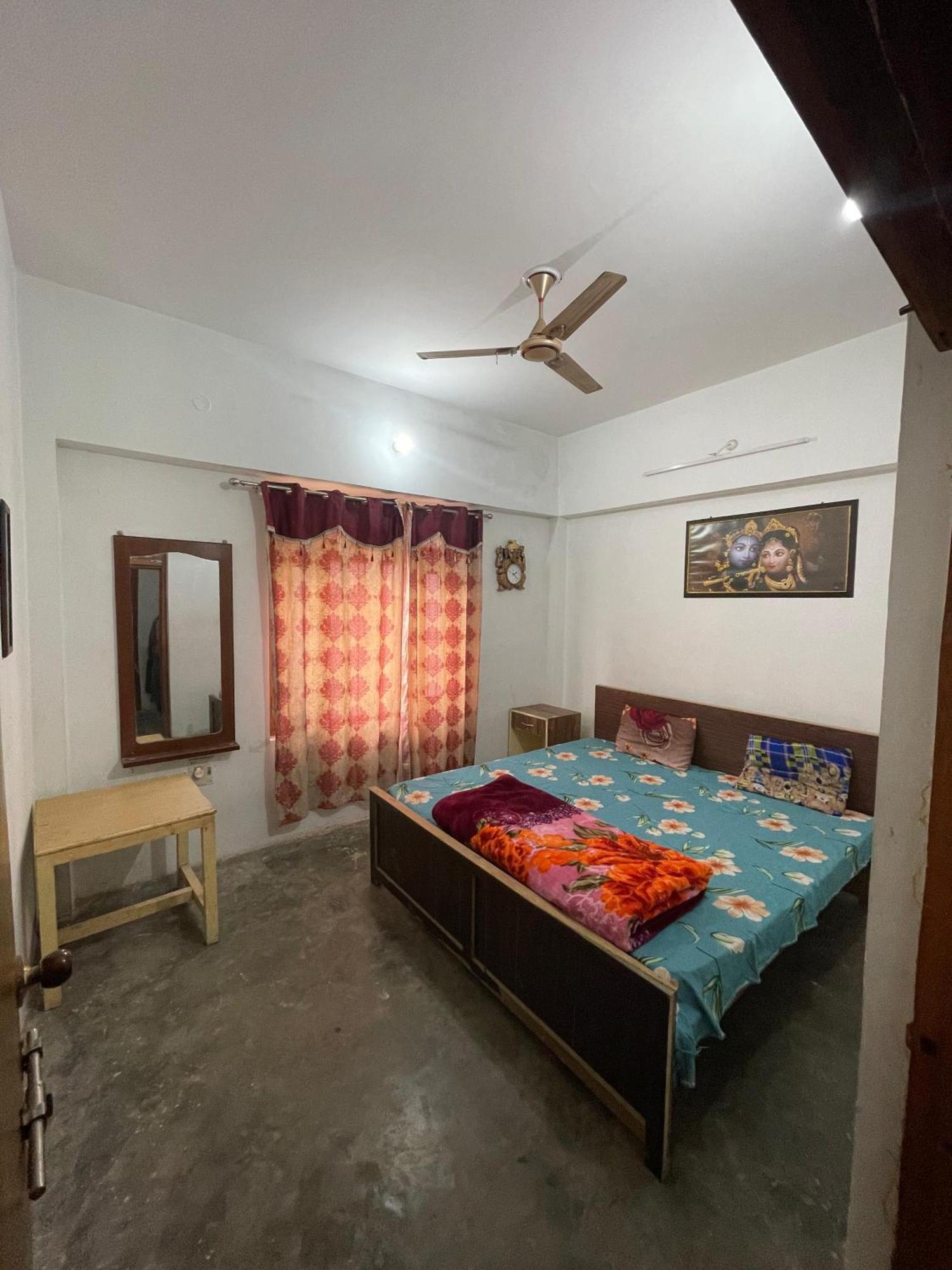 Shree Krishna Garden Hotell Jhusi Exteriör bild
