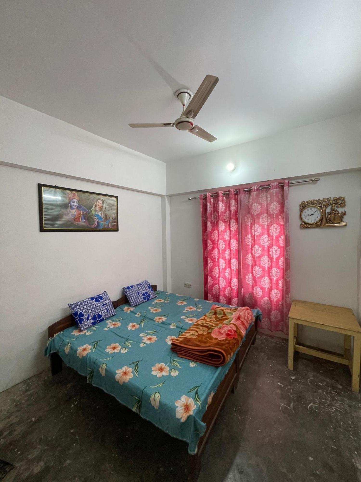 Shree Krishna Garden Hotell Jhusi Exteriör bild