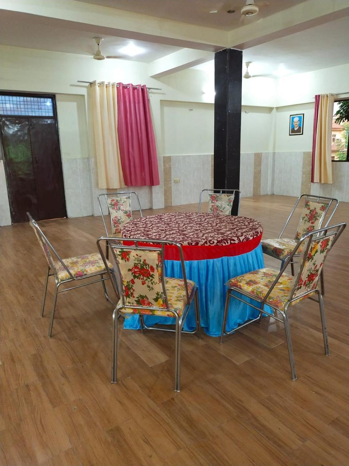 Shree Krishna Garden Hotell Jhusi Exteriör bild