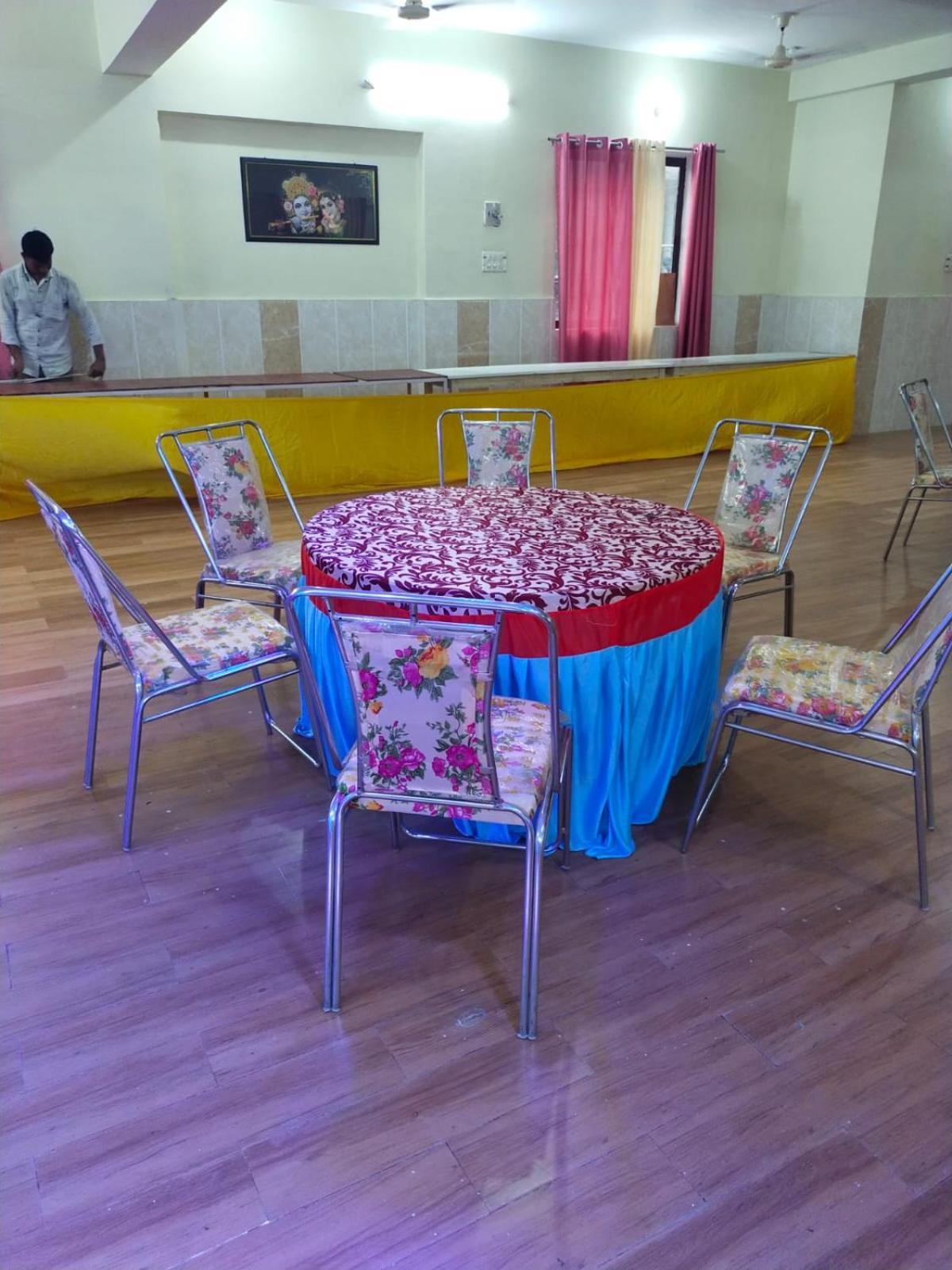 Shree Krishna Garden Hotell Jhusi Exteriör bild