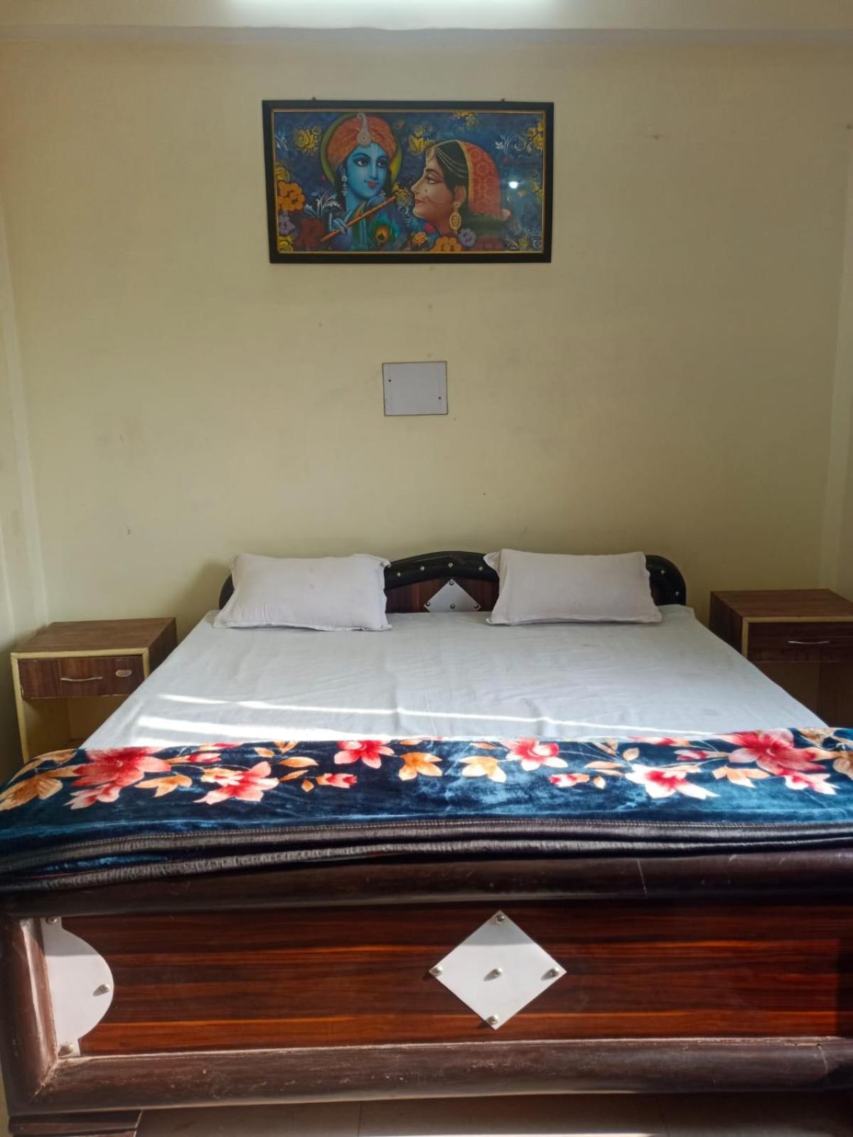 Shree Krishna Garden Hotell Jhusi Exteriör bild