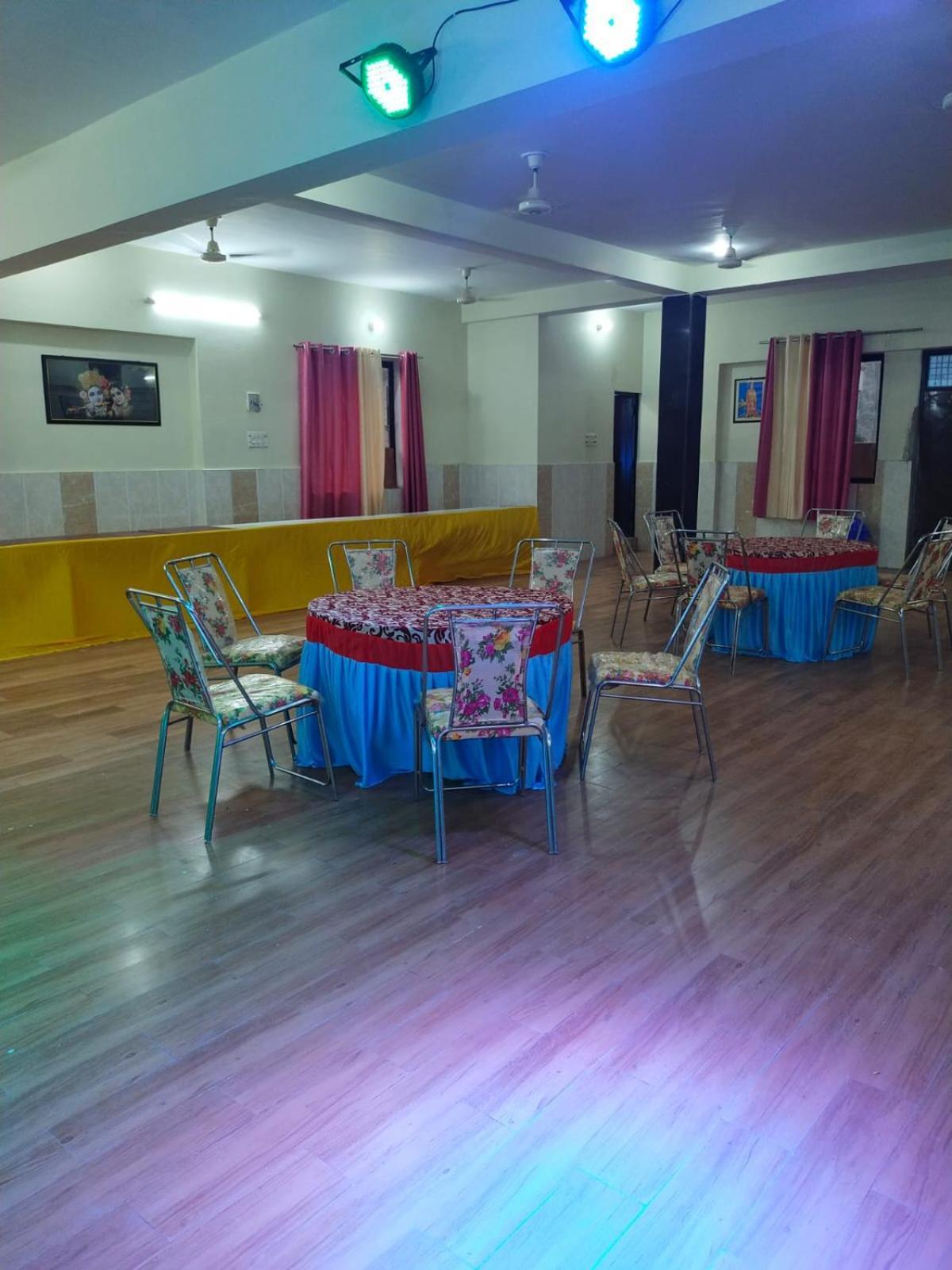 Shree Krishna Garden Hotell Jhusi Exteriör bild