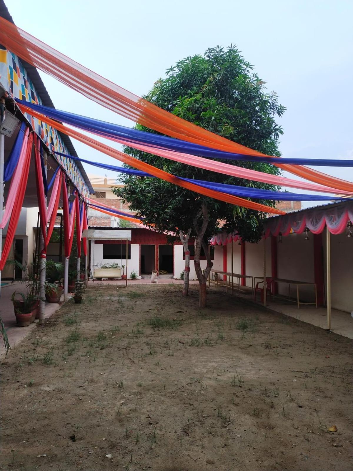 Shree Krishna Garden Hotell Jhusi Exteriör bild