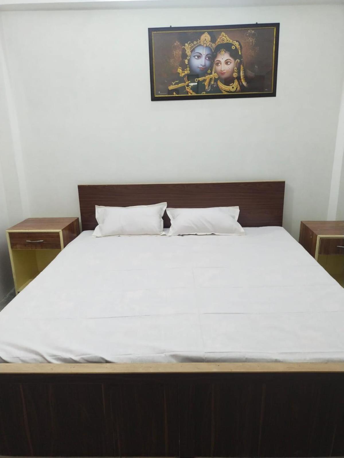 Shree Krishna Garden Hotell Jhusi Exteriör bild