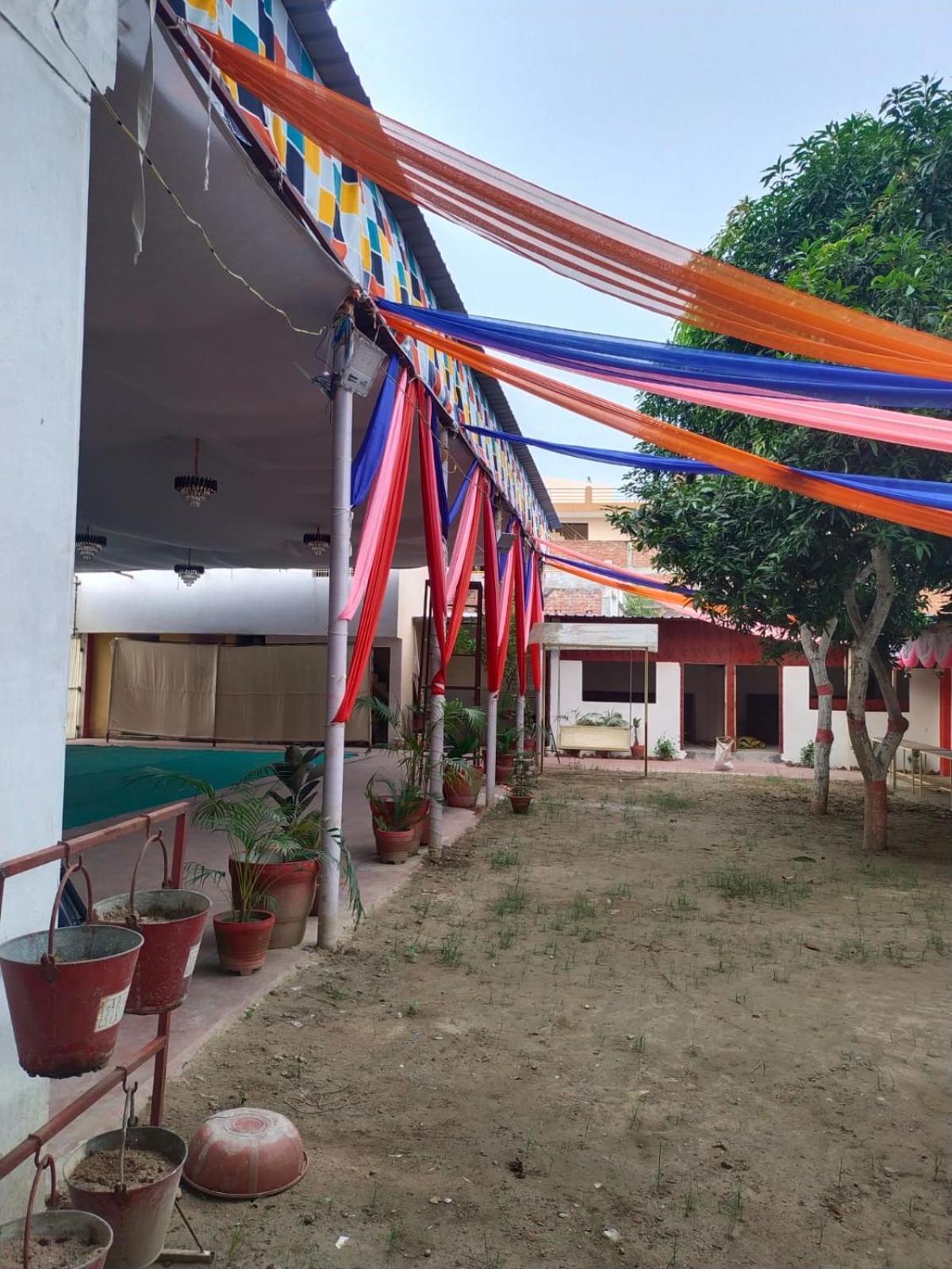 Shree Krishna Garden Hotell Jhusi Exteriör bild